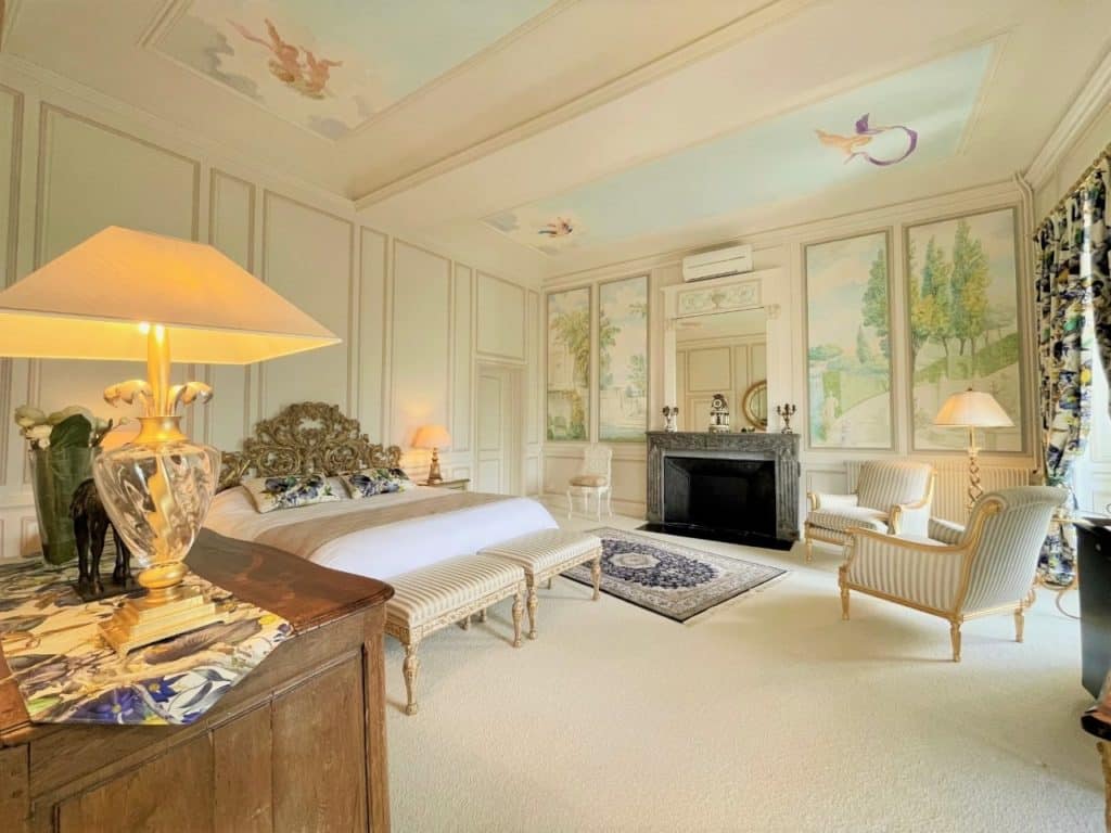 Chambre d'hôtel spacieuse et lumineuse en Touraine_Hôtel 4 étoiles_Expérience unique_Château de Rochecotte
