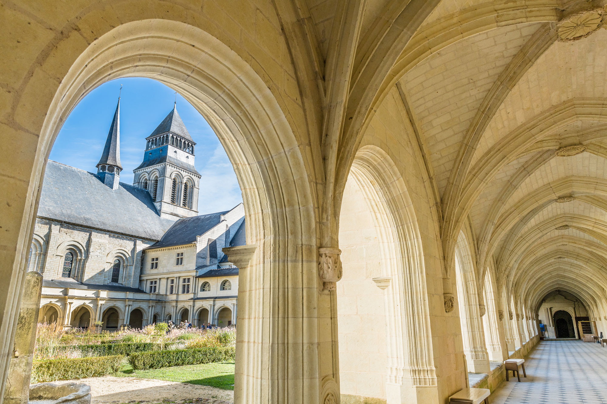 abbaye-royale-de-fontevraud-loire-valley-discover