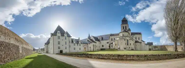 abbaye-royale-de-fontevraud-val-de-loire-tourisme-chateau-de-rochecotte