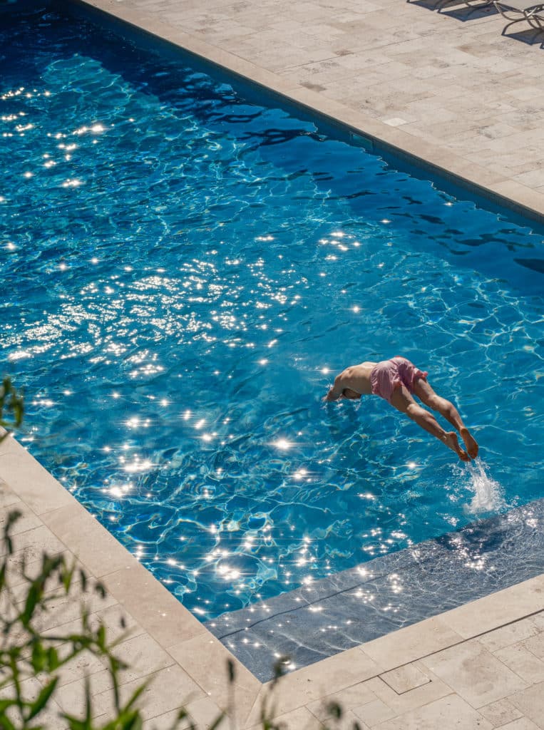 piscine-exterieur-luxe-touraine