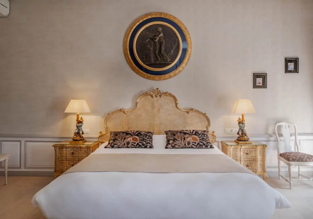 Chambre élégante pour les mariés au Château de Rochecotte en Touraine